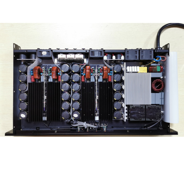 4-канальный усилитель мощности REPLIC D1804